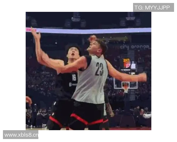 杨瀚森赛季初展现出色表现生活中也逐渐融入团队氛围