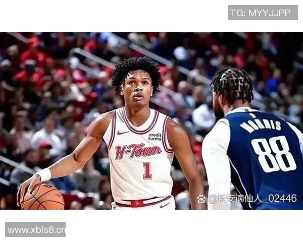 字母哥首节表现低迷未能得分却贡献助攻和防守表现引发关注 字母哥首节表现低迷未能得分却贡献助攻和防守表现引发关注