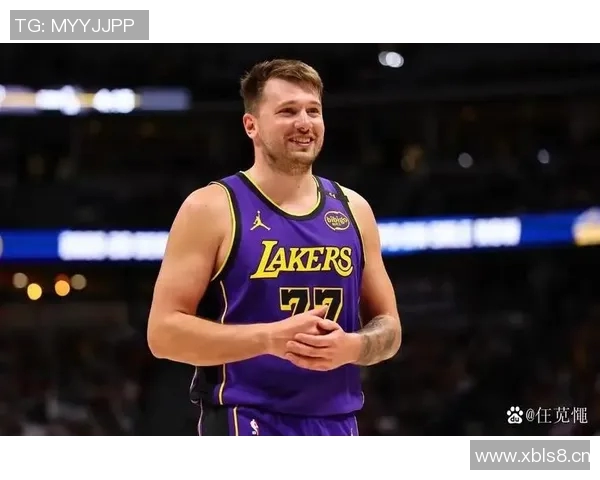 雷迪克透露东契奇全力参与训练里夫斯因脚踝不适仅部分参与