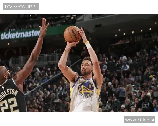 克莱半场神勇表现三分球9中6狂砍23分引发全场惊叹 克莱半场神勇表现三分球9中6狂砍23分引发全场惊叹