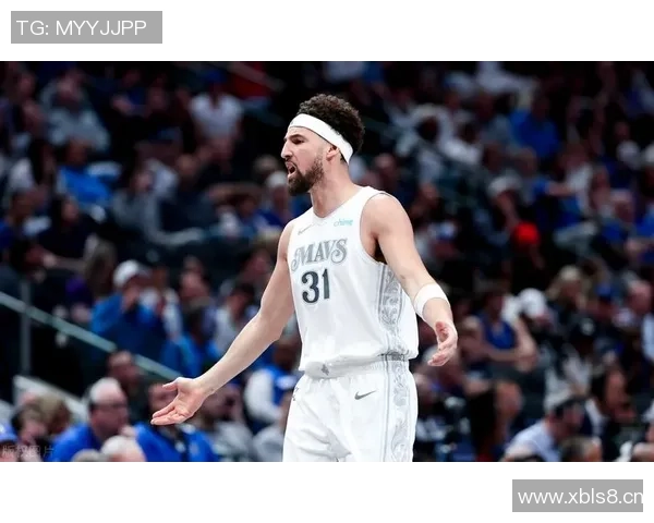 克莱半场表现出色三分球完美命中助力球队进攻火力全开