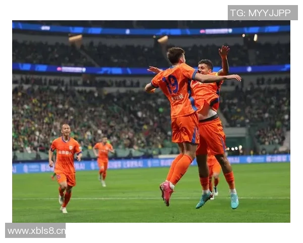 山东泰山半场落后云南玉昆侯永永头球破门克雷桑李源一错失良机