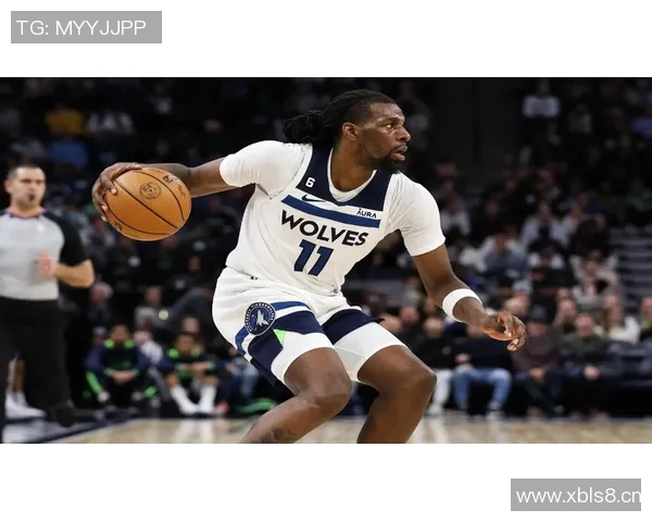 爱德华兹谈与兰德尔的默契配合新赛季展现更多精彩瞬间