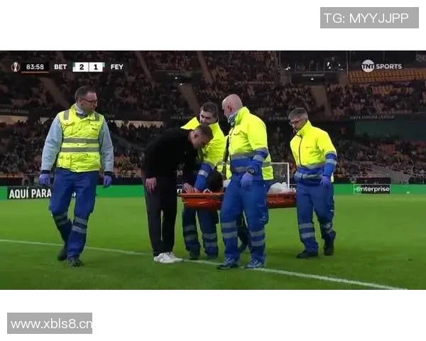 范佩西之子沙奎尔19岁欧联替补登场迎来职业生涯首秀