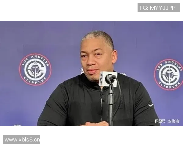 快船关键时刻小范指挥战术泰伦卢在场边无奈围观愤怒表情引热议 快船关键时刻小范指挥战术泰伦卢在场边无奈围观愤怒表情引热议